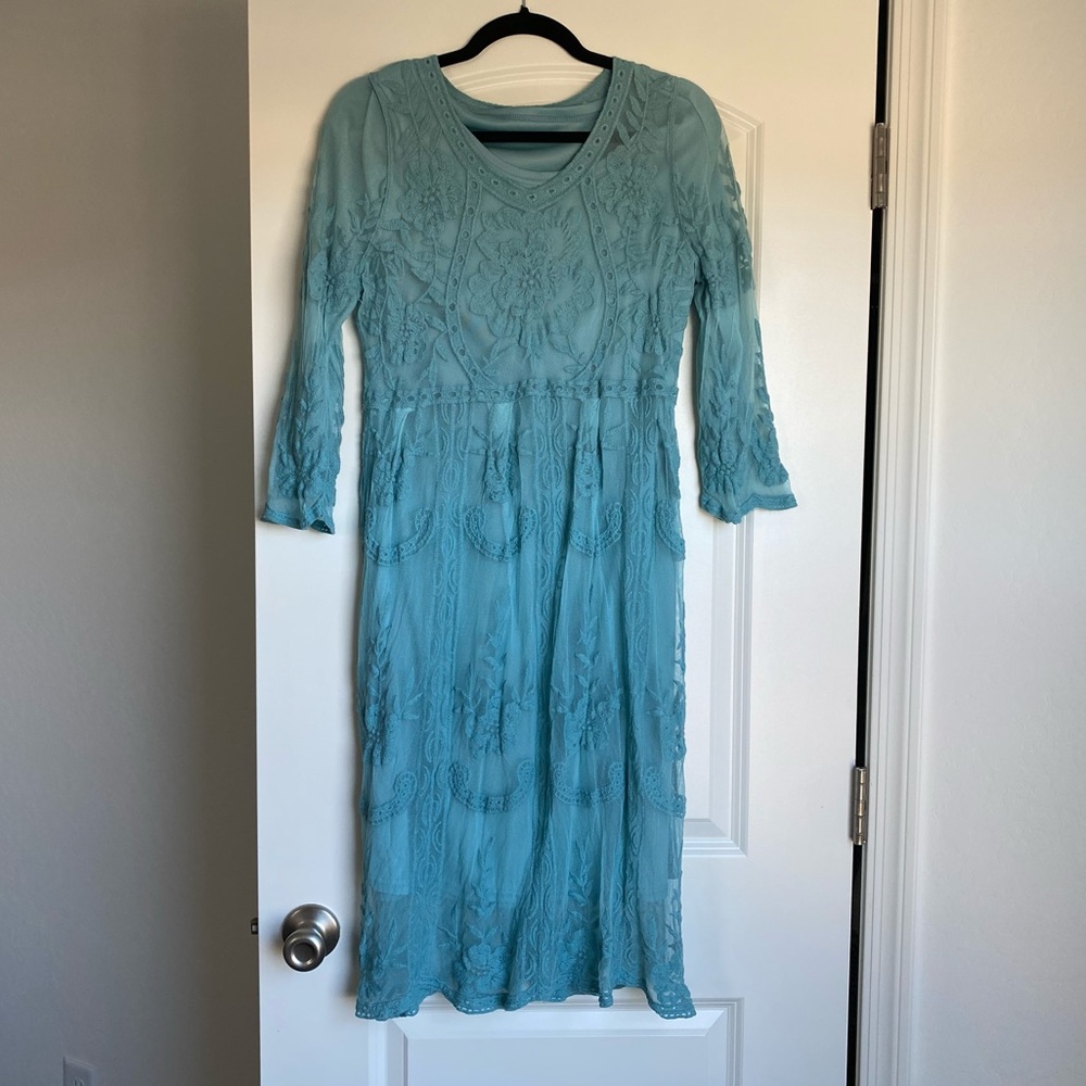 Classy blue lace midi dress